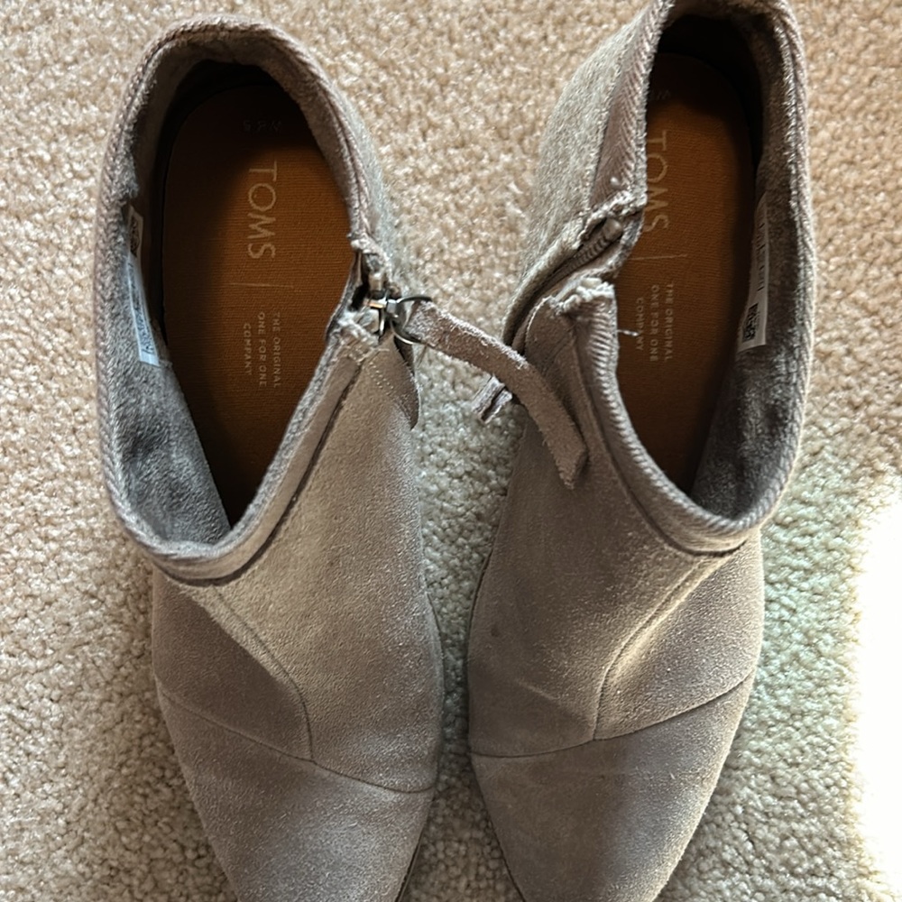 Tom’s Booties - Picture 4 of 4